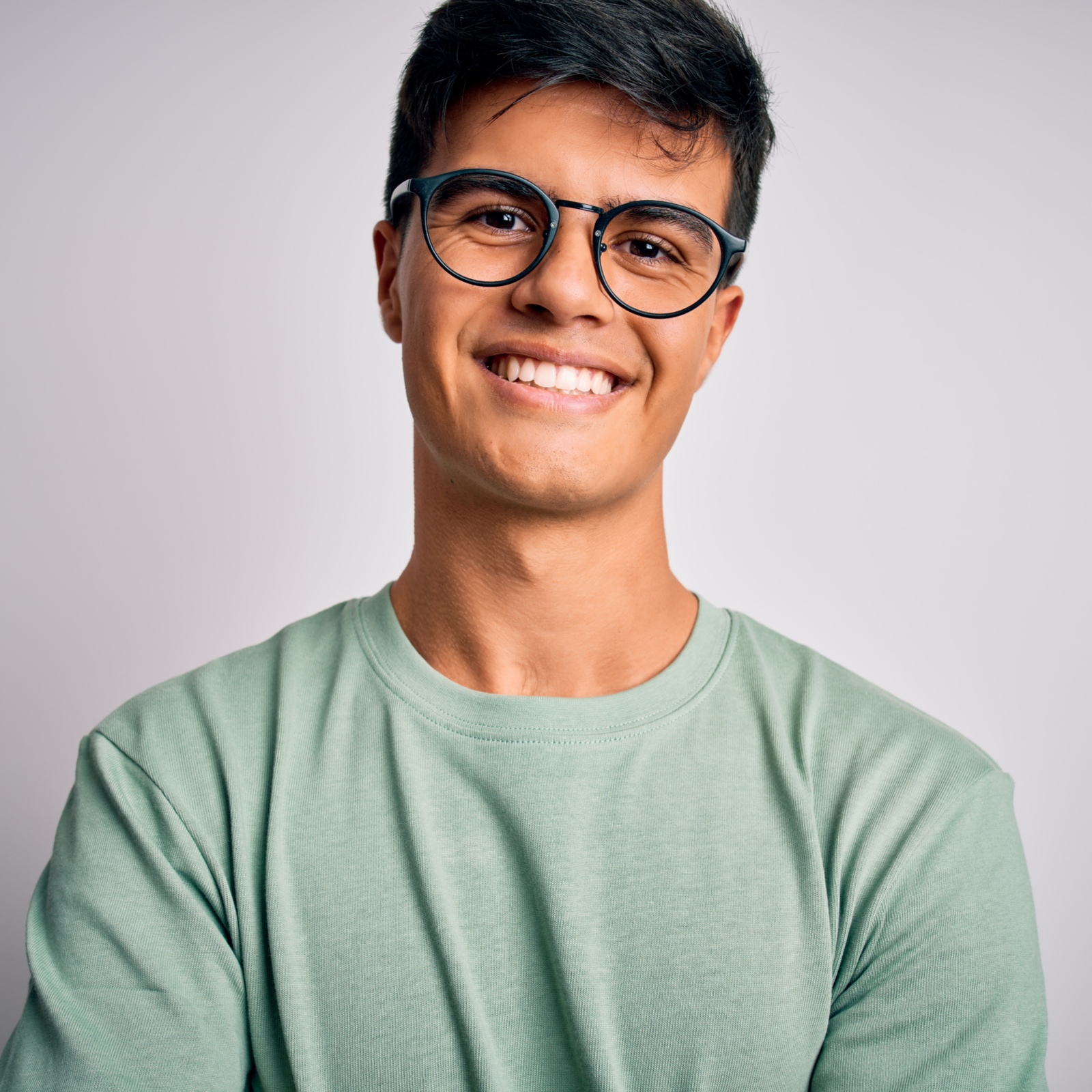 Portrait of a young men wearing glasses